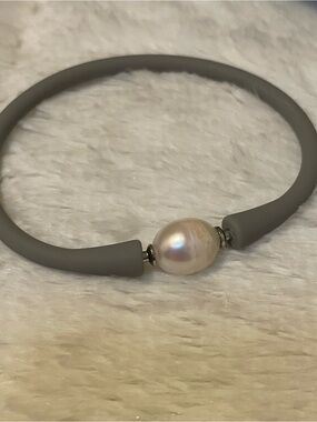 Elegant Freshwater Pearl Torque Bracelet Silicone Band